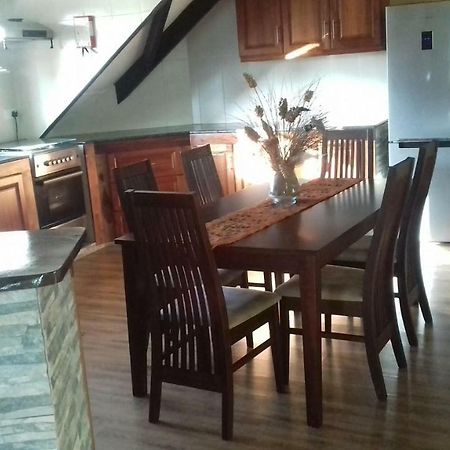 Shay Lyah Self Catering Apartment วิกตอเรีย ภายนอก รูปภาพ