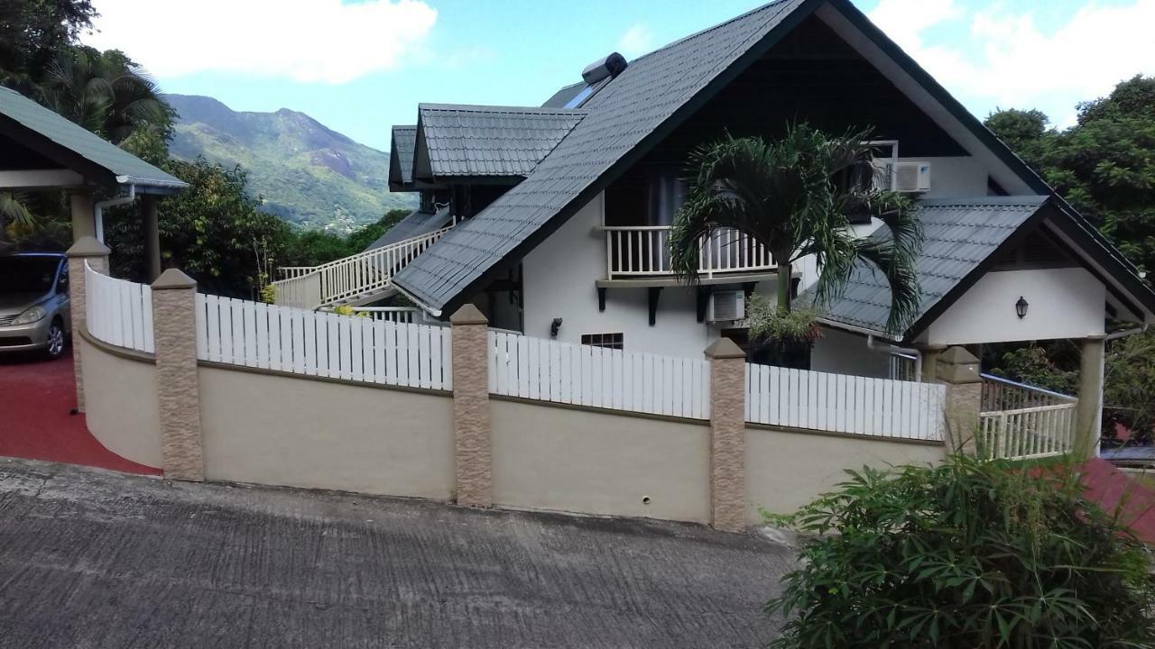 Shay Lyah Self Catering Apartment วิกตอเรีย ภายนอก รูปภาพ