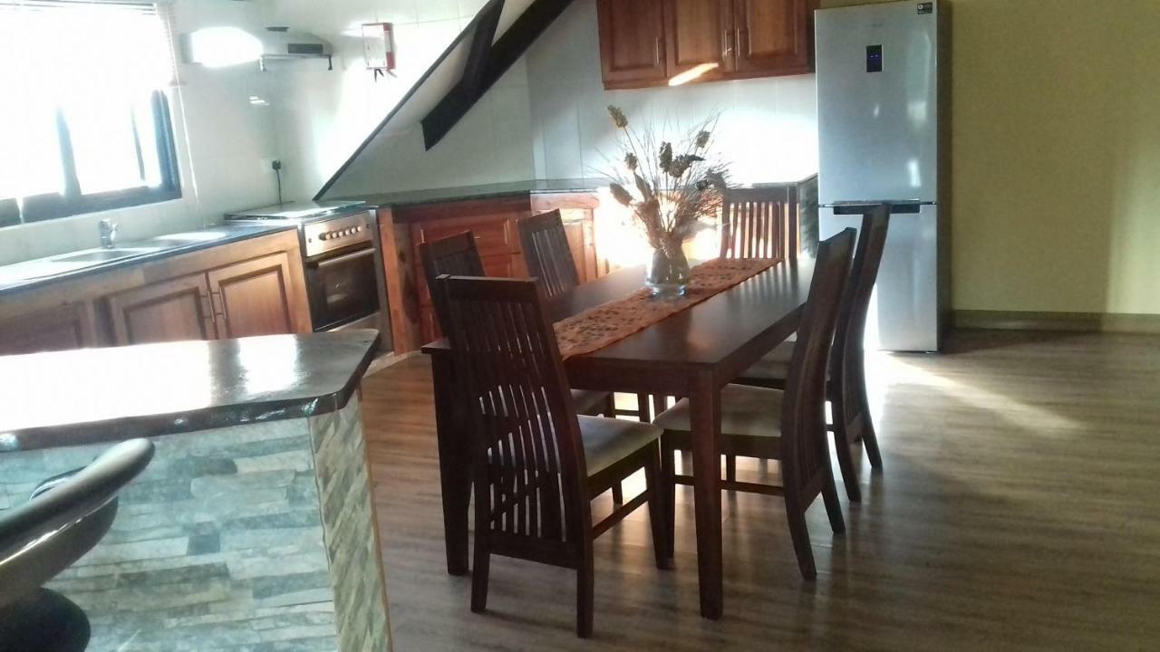Shay Lyah Self Catering Apartment วิกตอเรีย ภายนอก รูปภาพ
