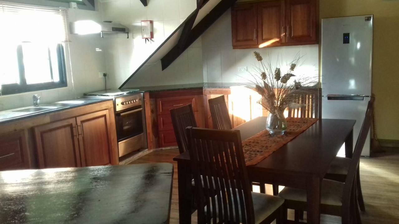Shay Lyah Self Catering Apartment วิกตอเรีย ภายนอก รูปภาพ