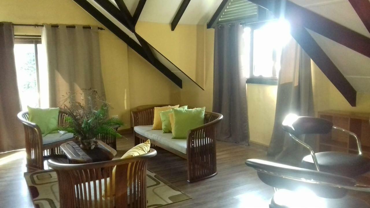 Shay Lyah Self Catering Apartment วิกตอเรีย ภายนอก รูปภาพ