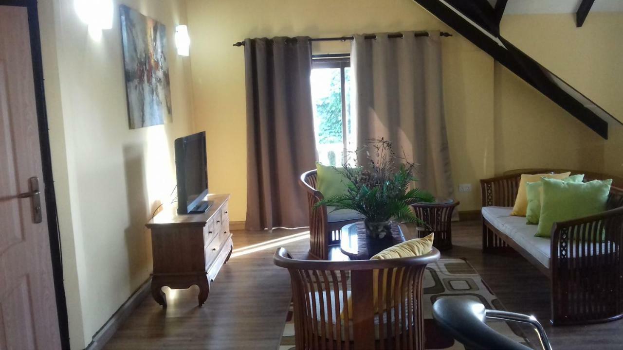 Shay Lyah Self Catering Apartment วิกตอเรีย ภายนอก รูปภาพ